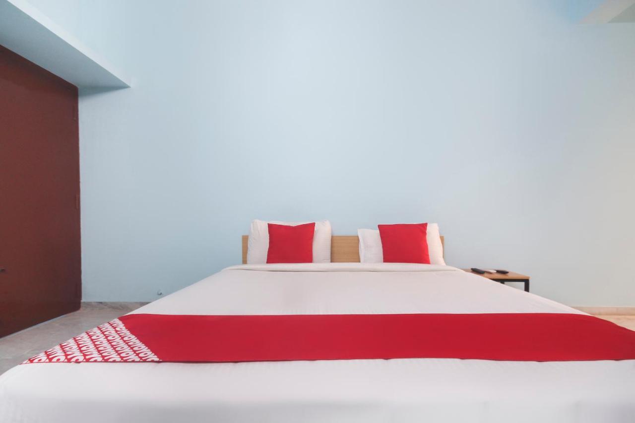 Oyo Flagship 48158 Ss Towers Hotel Podanur Bagian luar foto